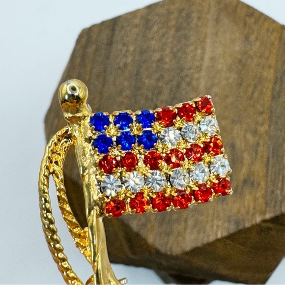 Sparkly rhinestone American flag small pin brooch lapel tie tack patriotic - Picture 5 of 7